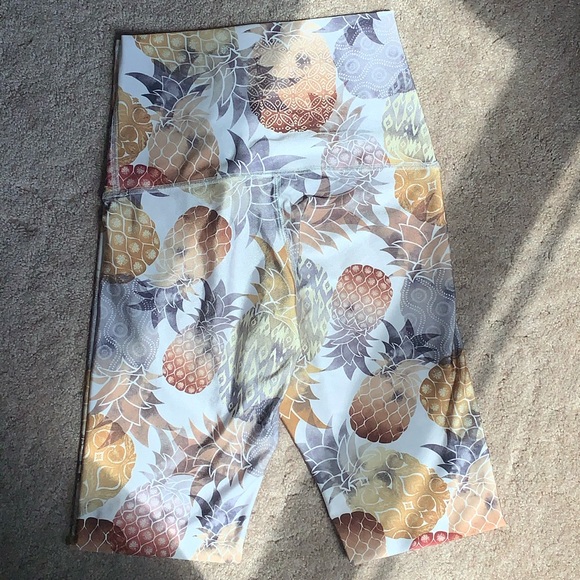 Emily Hsu gold pineapple print leggings - Picture 4 of 6